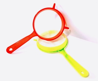Click para tamaño original Colador con mango plástico malla doble 12 cm