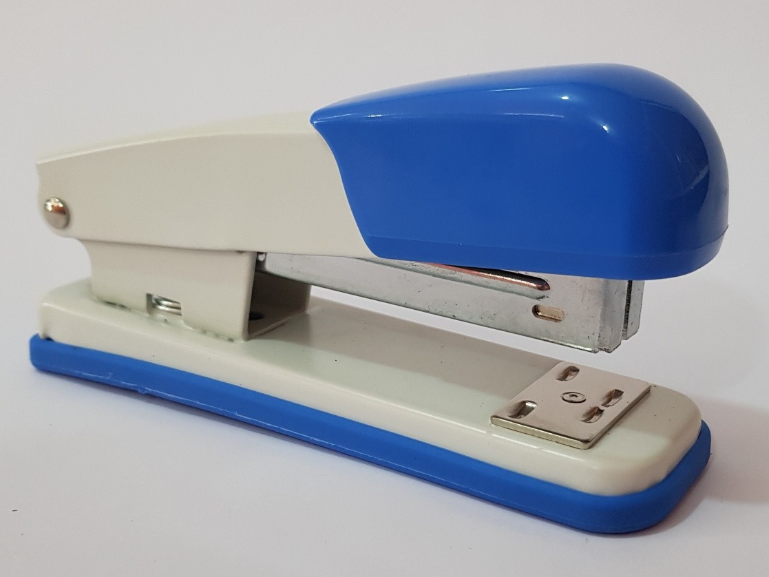 Click para tamaño original Corchetera mediana stapler (96)