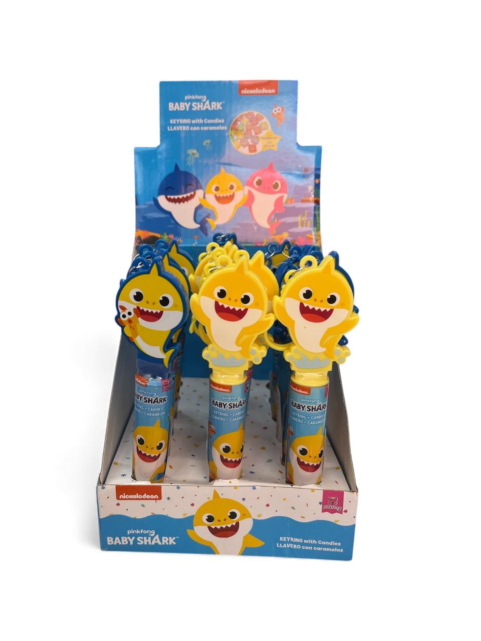 Llavero baby shark con dulces  (18)