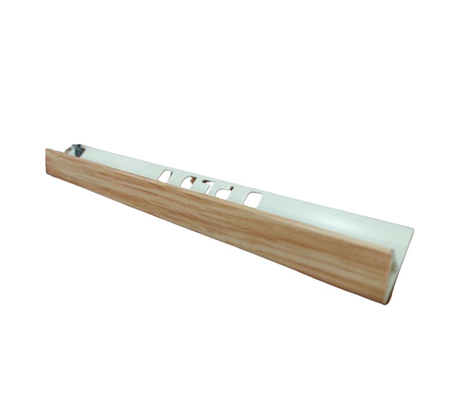 ESQUINERO PVC TRIANGULAR PARQUET CLARO 2.40 MTL (809022)