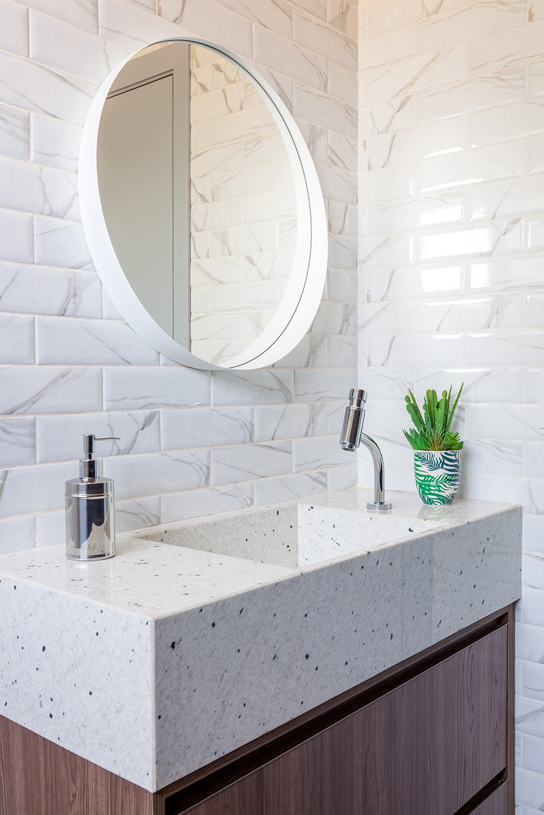 CERAMICA MURO 7.5 X 25 BRICK CALACATA 1.01 MT X CAJA CERAL