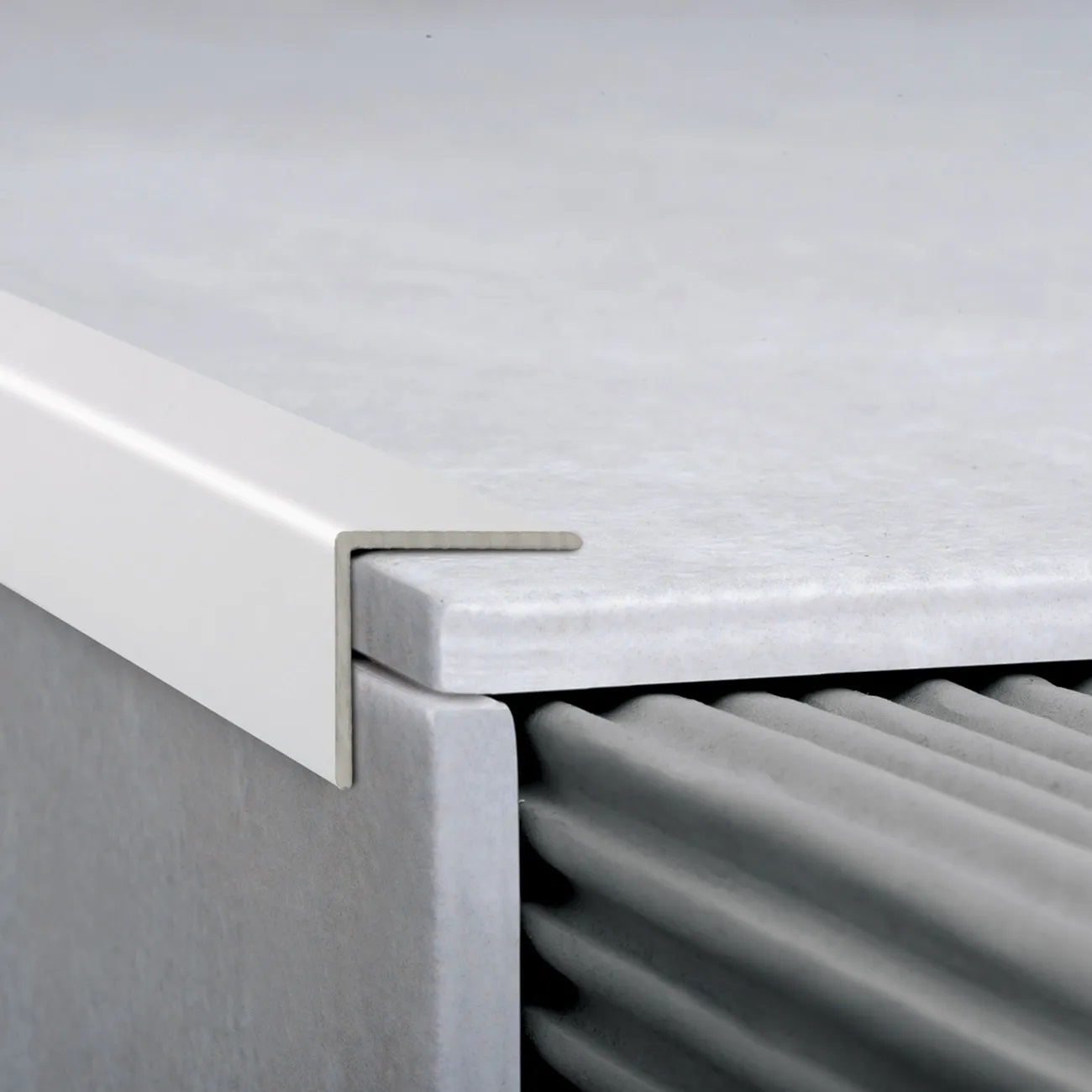 TAPACANTO BLANCO REF.1903 ALUMINIO 16 X 16 X 2MM TIRA 2.50MTL ATRIM